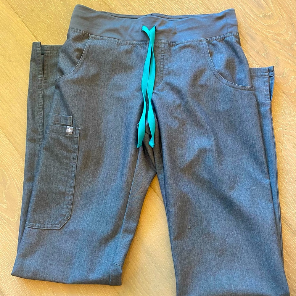 Figs Kade Cargo scrub pants, worn once